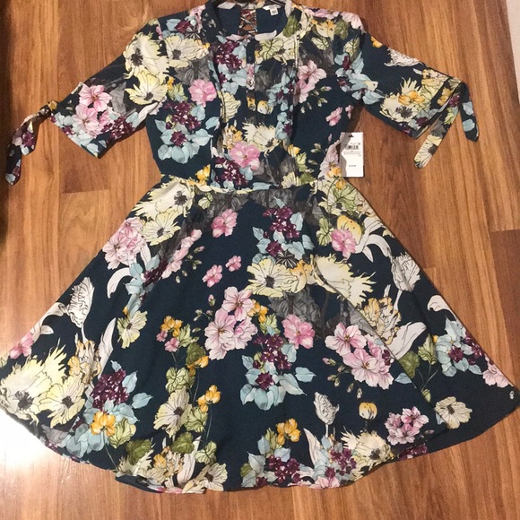 GUESS Aliyah Lace-Up Dress - Picture 1 of 6